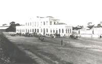 Estao Roxo de Rodrigues - Estao Saudade - construda para abrigar os Escritrios Centrais da Rede Ferroviria So Paulo - Rio Grande.  (clique para ampliar)