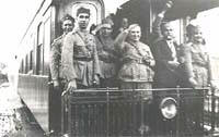 Registro da presena de Getlio Vargas em Ponta Grossa, quando da sua vitria na Revoluo de 1930. Smbolo da modernidade, o vago do trem serviu como abrigo aos militares revolucionrios no episdio que ps fim a chamada Repblica Velha. (clique para ampliar)